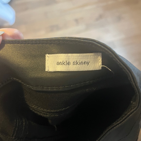 Faux leather look ankle pants - Picture 3 of 4